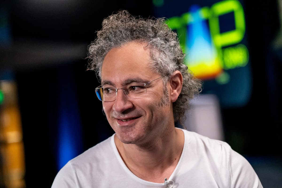 VIDEO: What Do Palantir and Apple Have in Common?